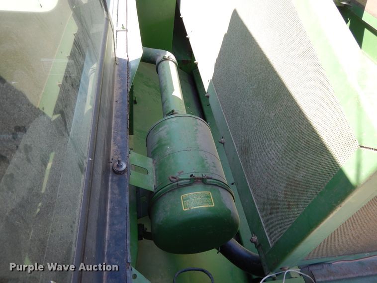 image for item DG7875 1981 John Deere 4420 combine