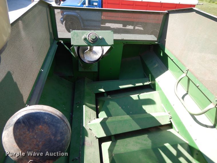 image for item DG7875 1981 John Deere 4420 combine