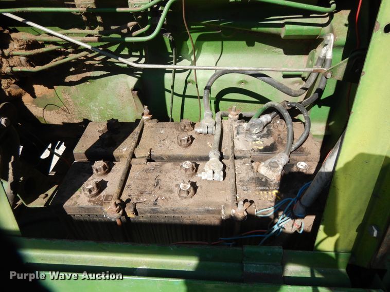 image for item DG7875 1981 John Deere 4420 combine