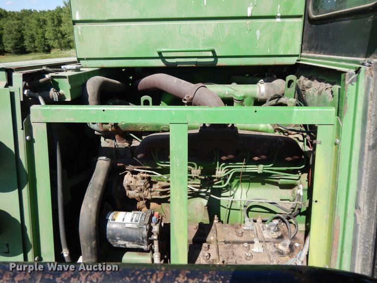 image for item DG7875 1981 John Deere 4420 combine