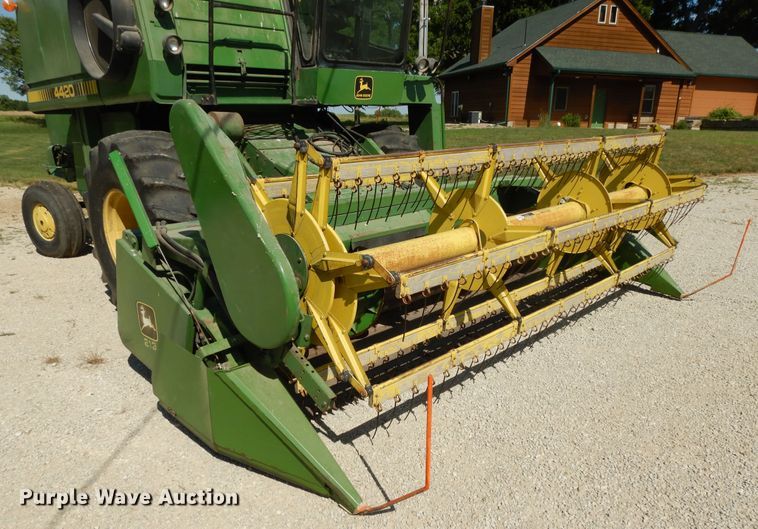 image for item DG7875 1981 John Deere 4420 combine