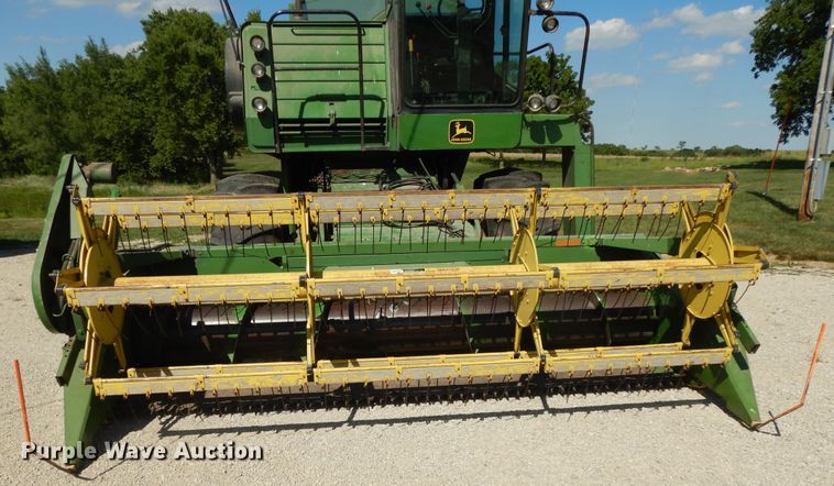 image for item DG7875 1981 John Deere 4420 combine