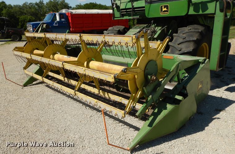 image for item DG7875 1981 John Deere 4420 combine