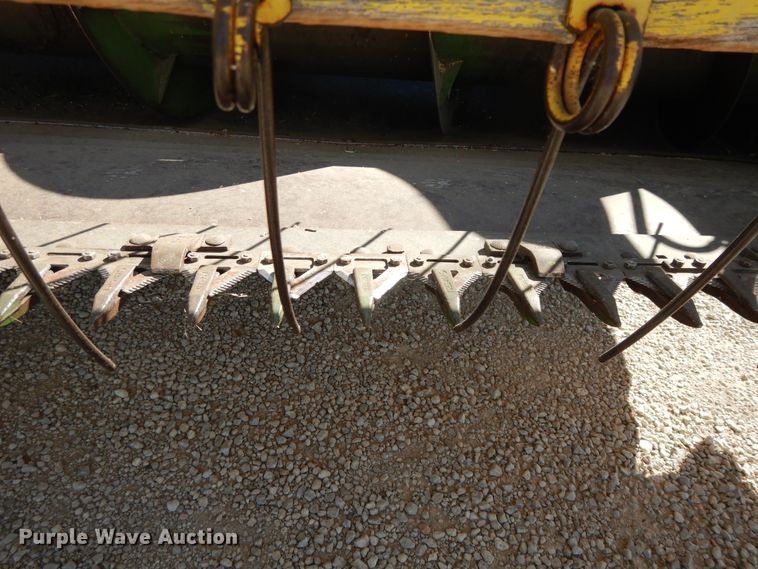 image for item DG7875 1981 John Deere 4420 combine