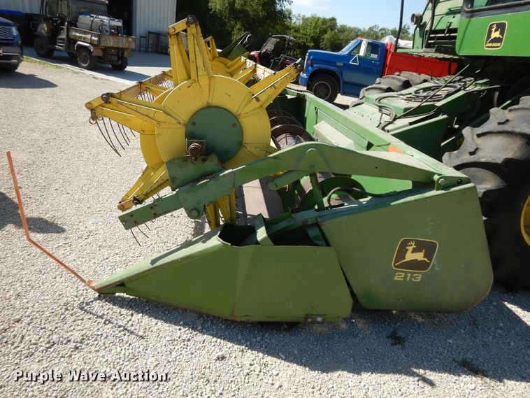 image for item DG7875 1981 John Deere 4420 combine