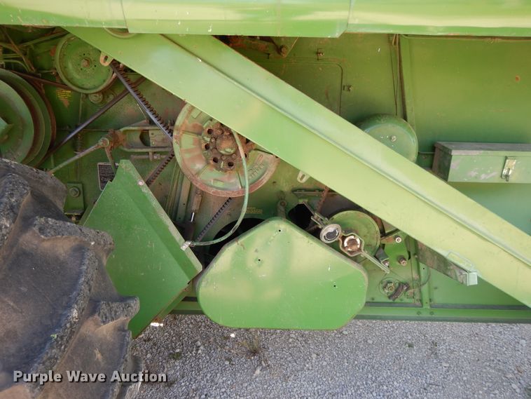 image for item DG7875 1981 John Deere 4420 combine