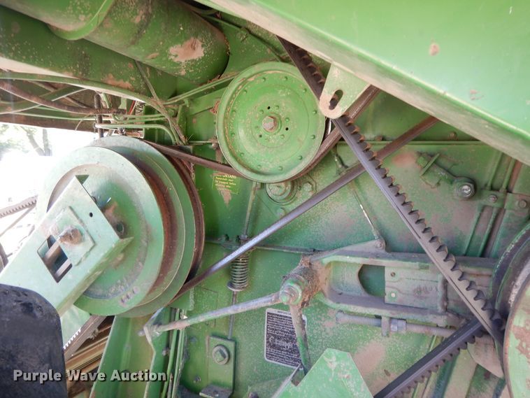 image for item DG7875 1981 John Deere 4420 combine
