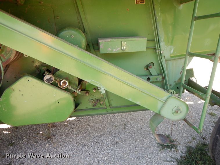 image for item DG7875 1981 John Deere 4420 combine