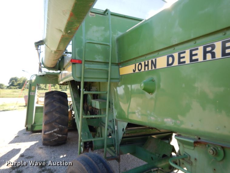 image for item DG7875 1981 John Deere 4420 combine