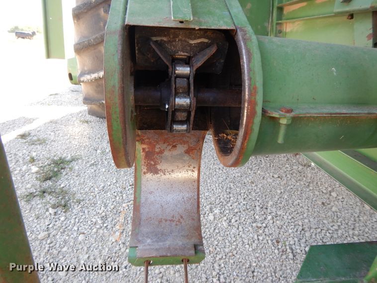 image for item DG7875 1981 John Deere 4420 combine
