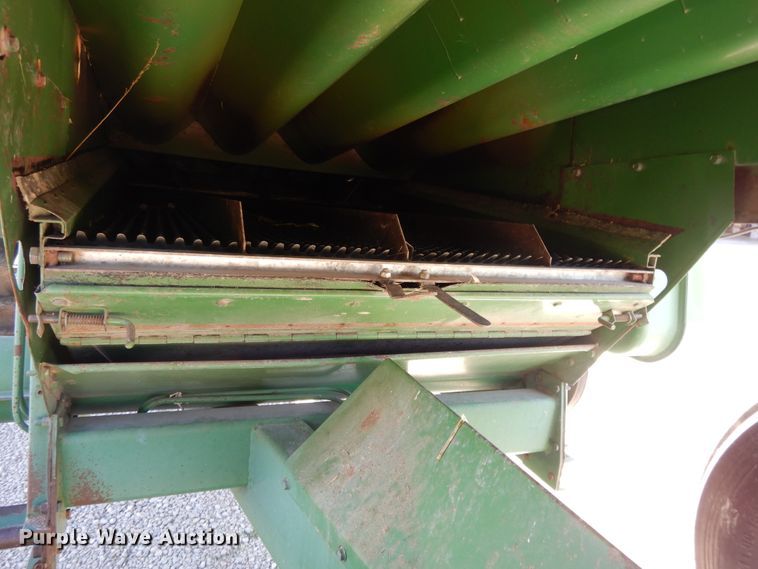 image for item DG7875 1981 John Deere 4420 combine