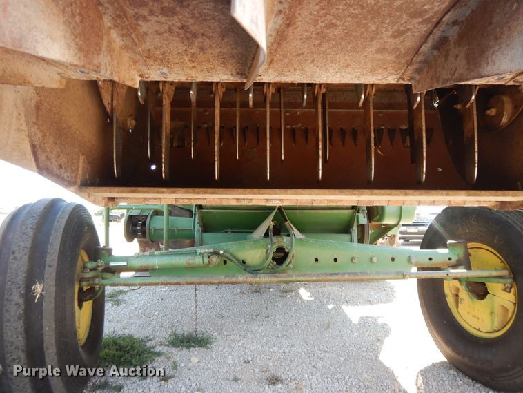 image for item DG7875 1981 John Deere 4420 combine