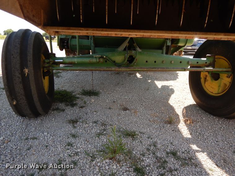 image for item DG7875 1981 John Deere 4420 combine