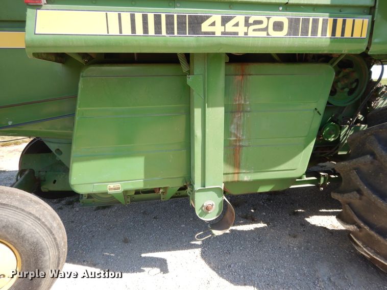 image for item DG7875 1981 John Deere 4420 combine