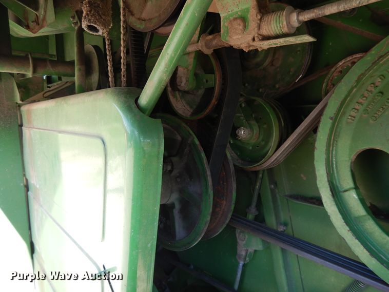 image for item DG7875 1981 John Deere 4420 combine