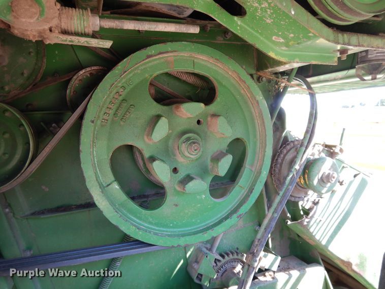 image for item DG7875 1981 John Deere 4420 combine