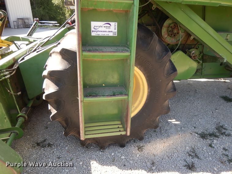 image for item DG7875 1981 John Deere 4420 combine