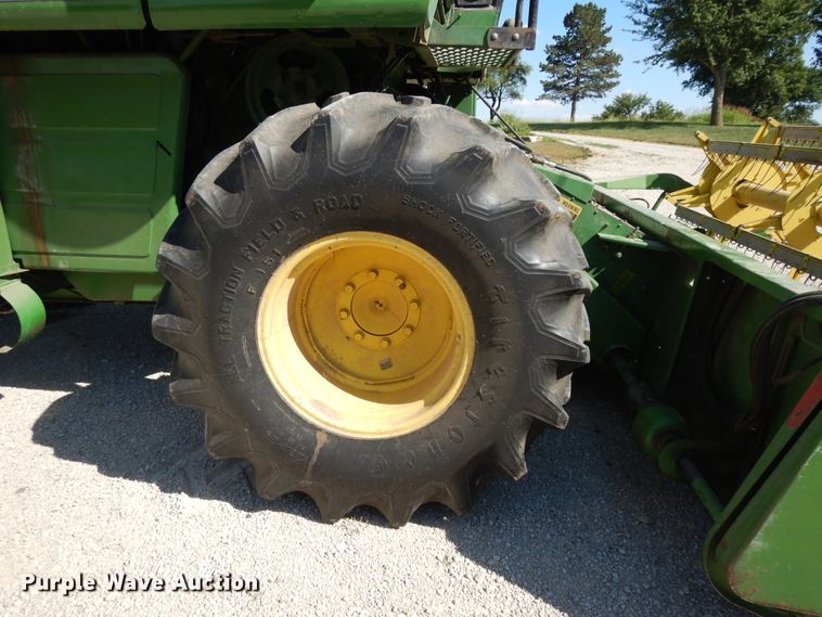 image for item DG7875 1981 John Deere 4420 combine