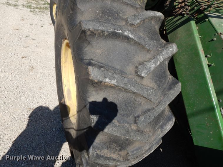 image for item DG7875 1981 John Deere 4420 combine