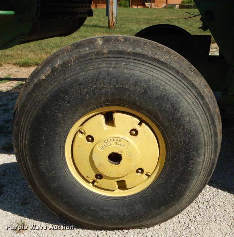 image for item DG7875 1981 John Deere 4420 combine