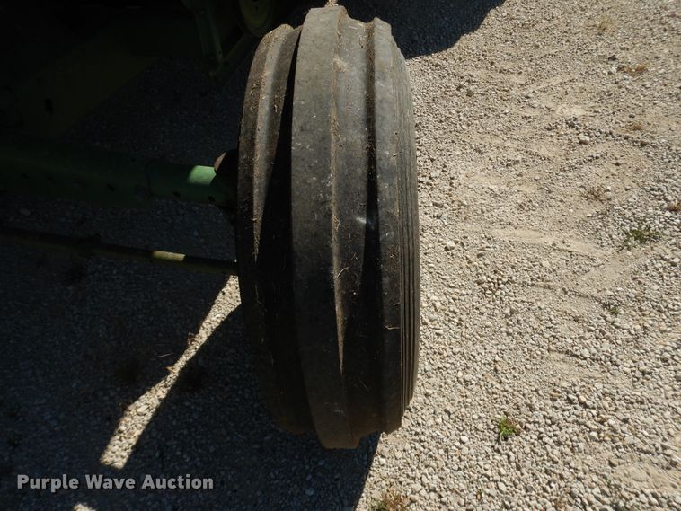 image for item DG7875 1981 John Deere 4420 combine