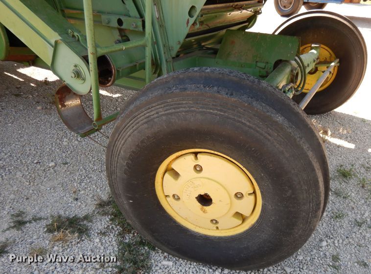 image for item DG7875 1981 John Deere 4420 combine