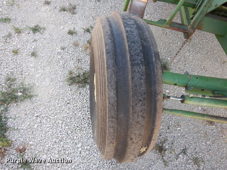 image for item DG7875 1981 John Deere 4420 combine