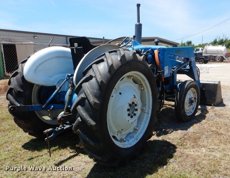 image for item DG8662 Ford 3000  tractor