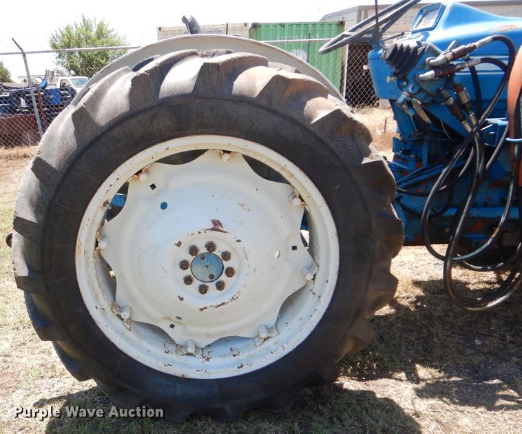 image for item DG8662 Ford 3000  tractor