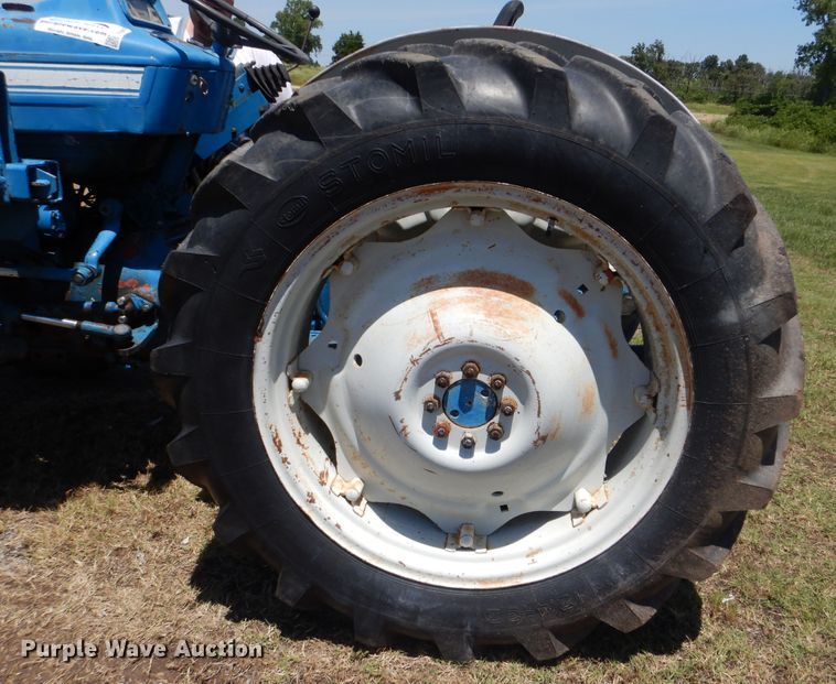 image for item DG8662 Ford 3000  tractor