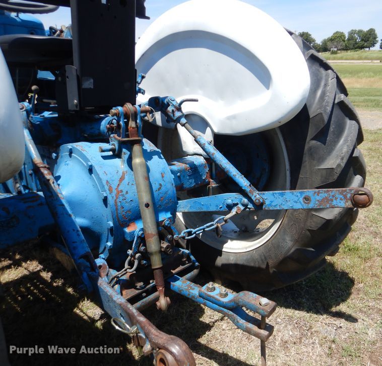 image for item DG8662 Ford 3000  tractor