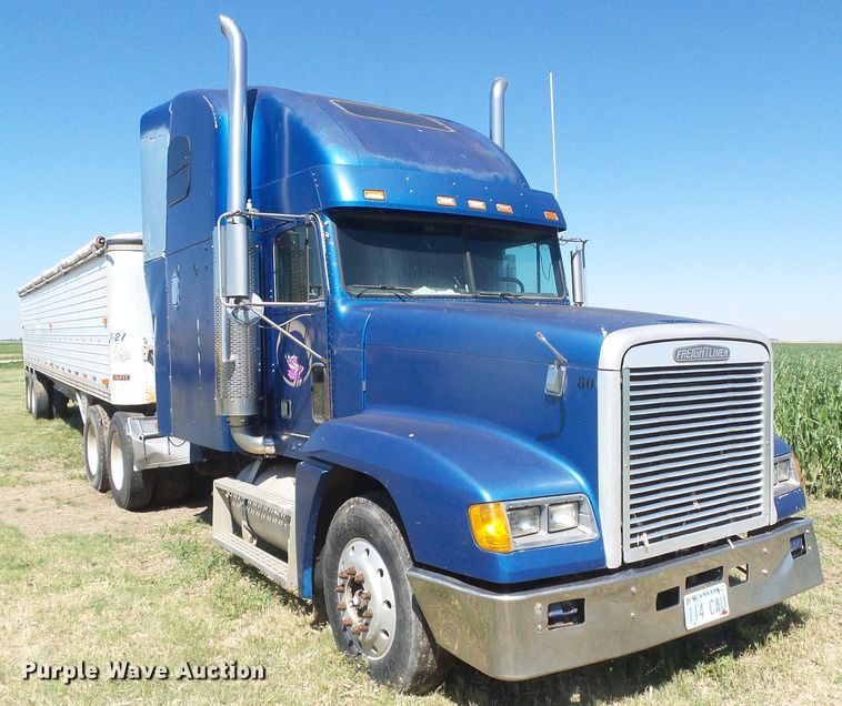 image for item DH4976 1997 Freightliner FLD  semi truck