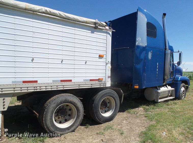 image for item DH4976 1997 Freightliner FLD  semi truck