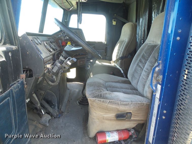 image for item DH4976 1997 Freightliner FLD  semi truck