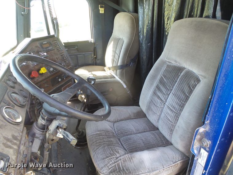 image for item DH4976 1997 Freightliner FLD  semi truck