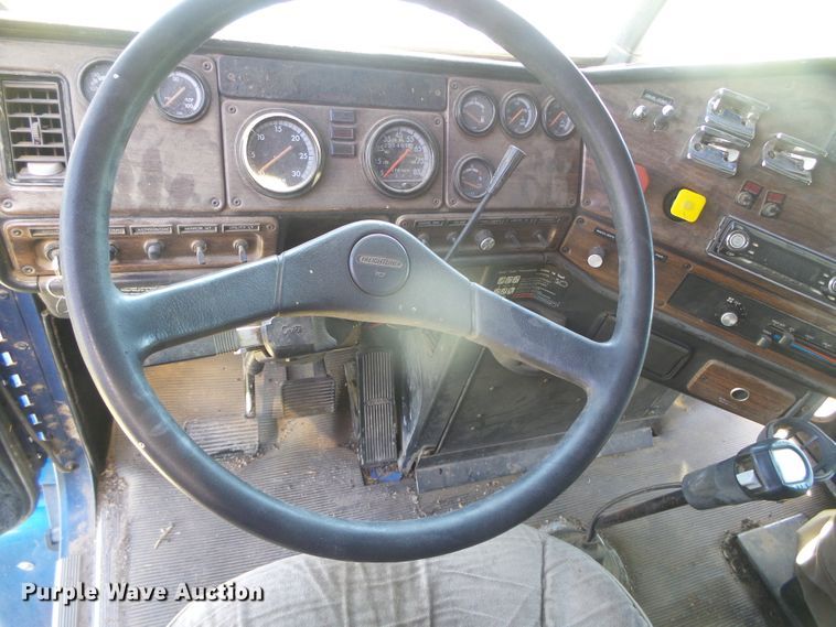 image for item DH4976 1997 Freightliner FLD  semi truck