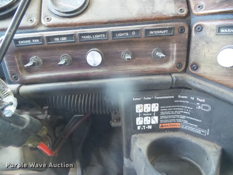 image for item DH4976 1997 Freightliner FLD  semi truck