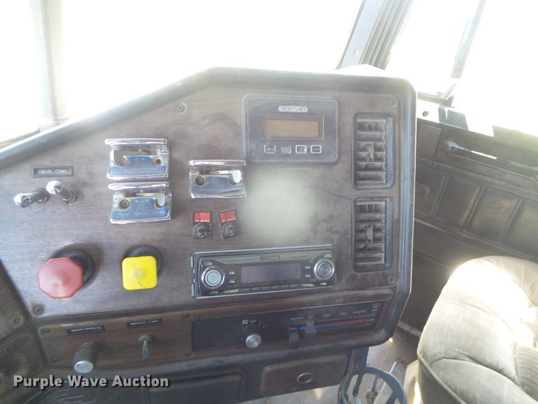 image for item DH4976 1997 Freightliner FLD  semi truck