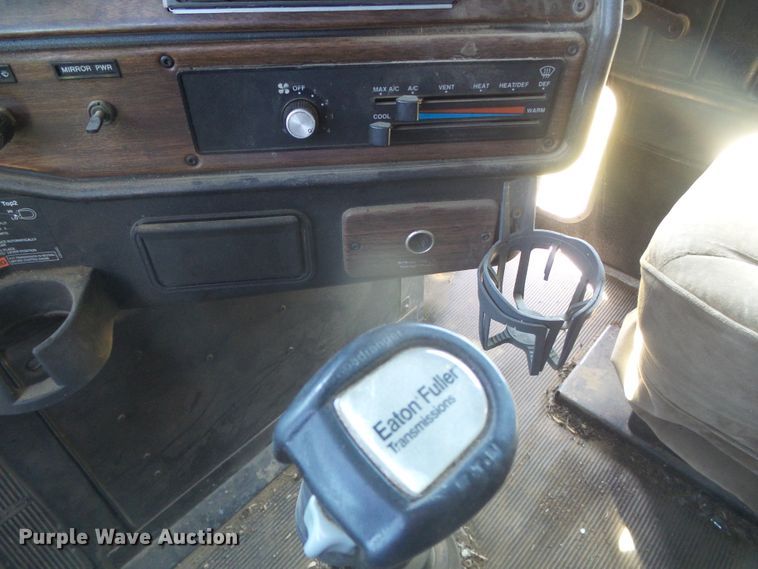 image for item DH4976 1997 Freightliner FLD  semi truck