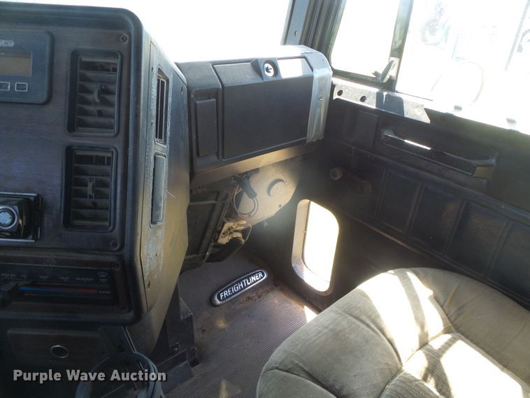 image for item DH4976 1997 Freightliner FLD  semi truck