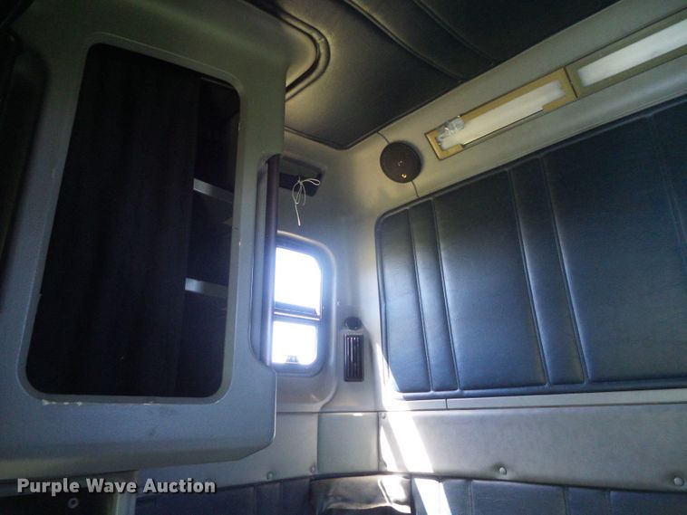 image for item DH4976 1997 Freightliner FLD  semi truck