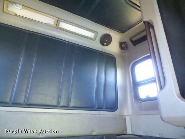 image for item DH4976 1997 Freightliner FLD  semi truck