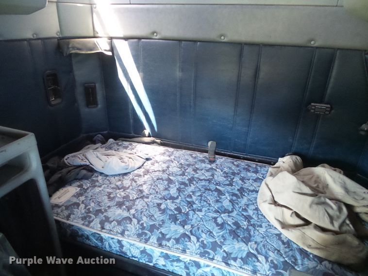 image for item DH4976 1997 Freightliner FLD  semi truck