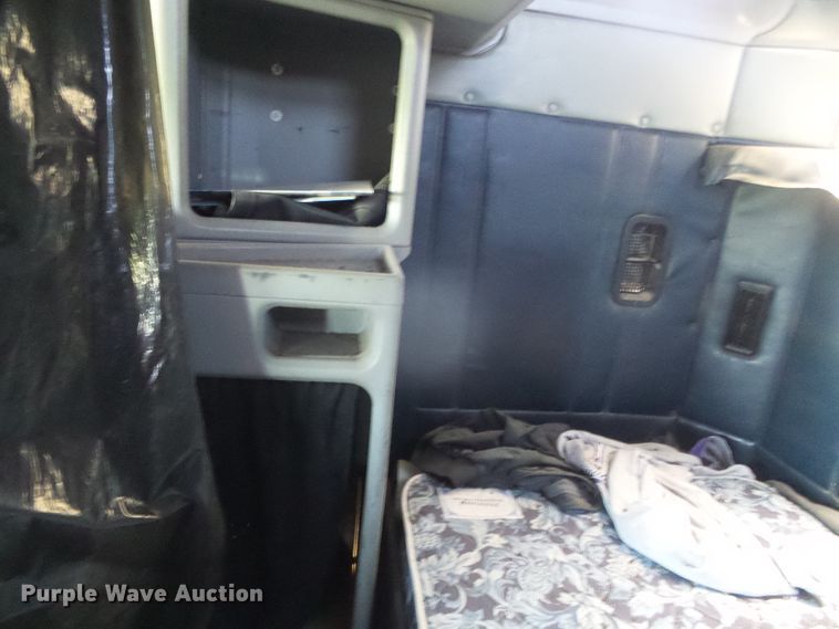 image for item DH4976 1997 Freightliner FLD  semi truck