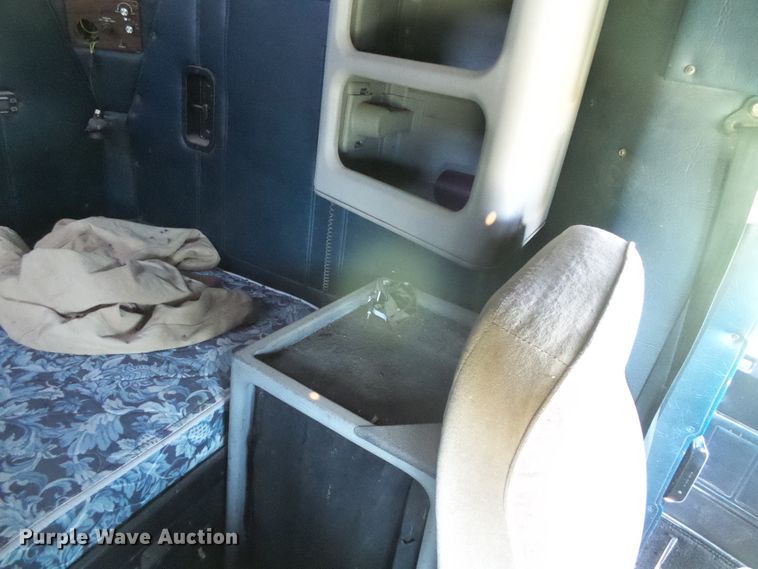 image for item DH4976 1997 Freightliner FLD  semi truck