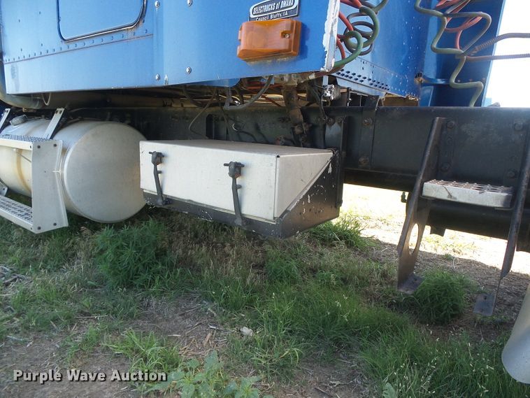 image for item DH4976 1997 Freightliner FLD  semi truck