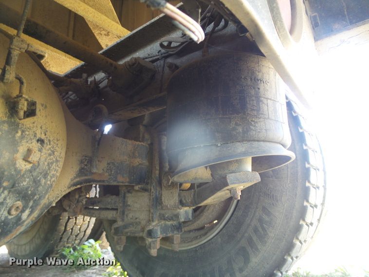 image for item DH4976 1997 Freightliner FLD  semi truck