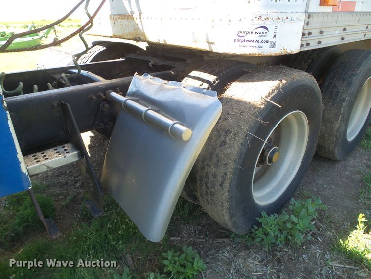 image for item DH4976 1997 Freightliner FLD  semi truck