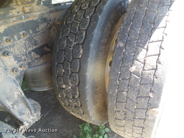 image for item DH4976 1997 Freightliner FLD  semi truck