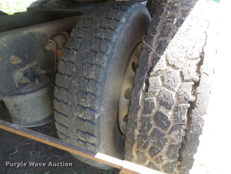 image for item DH4976 1997 Freightliner FLD  semi truck